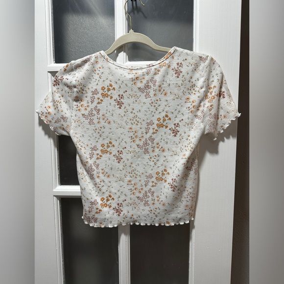 American Eagle Outfitters Cream Floral Print Crop T-Shirt - Picture 6 of 7